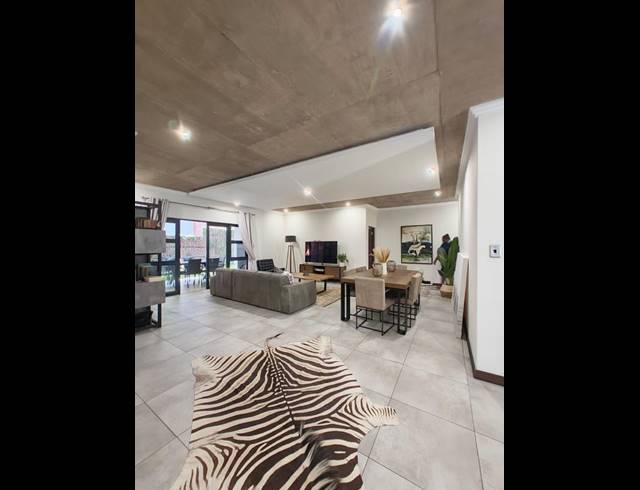 3 BEDROOM COMPLEX FOR SALE IN MENLO PARK